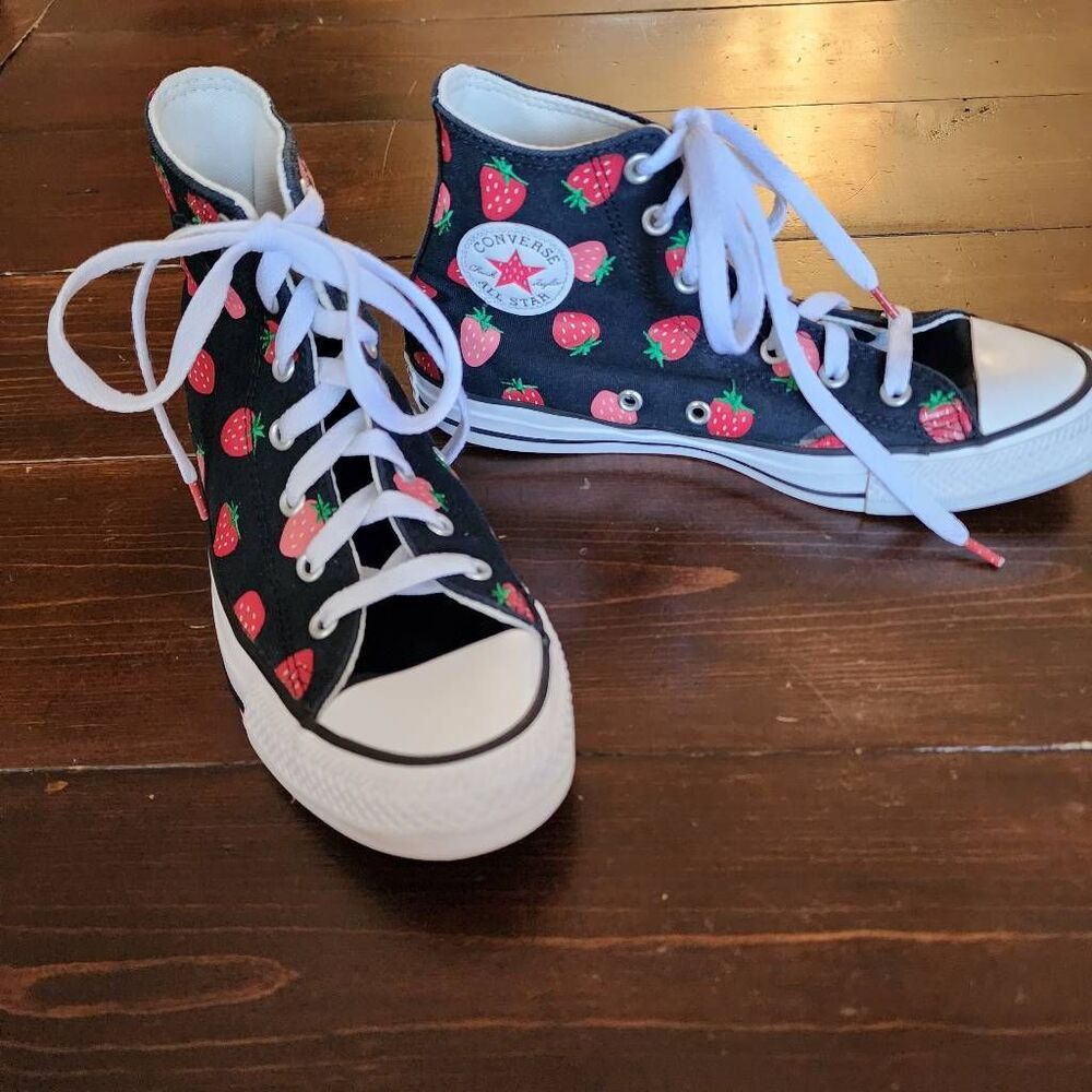 Chuck Taylor Converse All Star Hi Tops Black with Strawberries Size 5